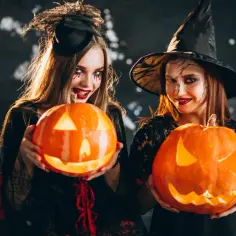 Halloween co znaczy po polsku? Odkryj jego znaczenie i tradycje
