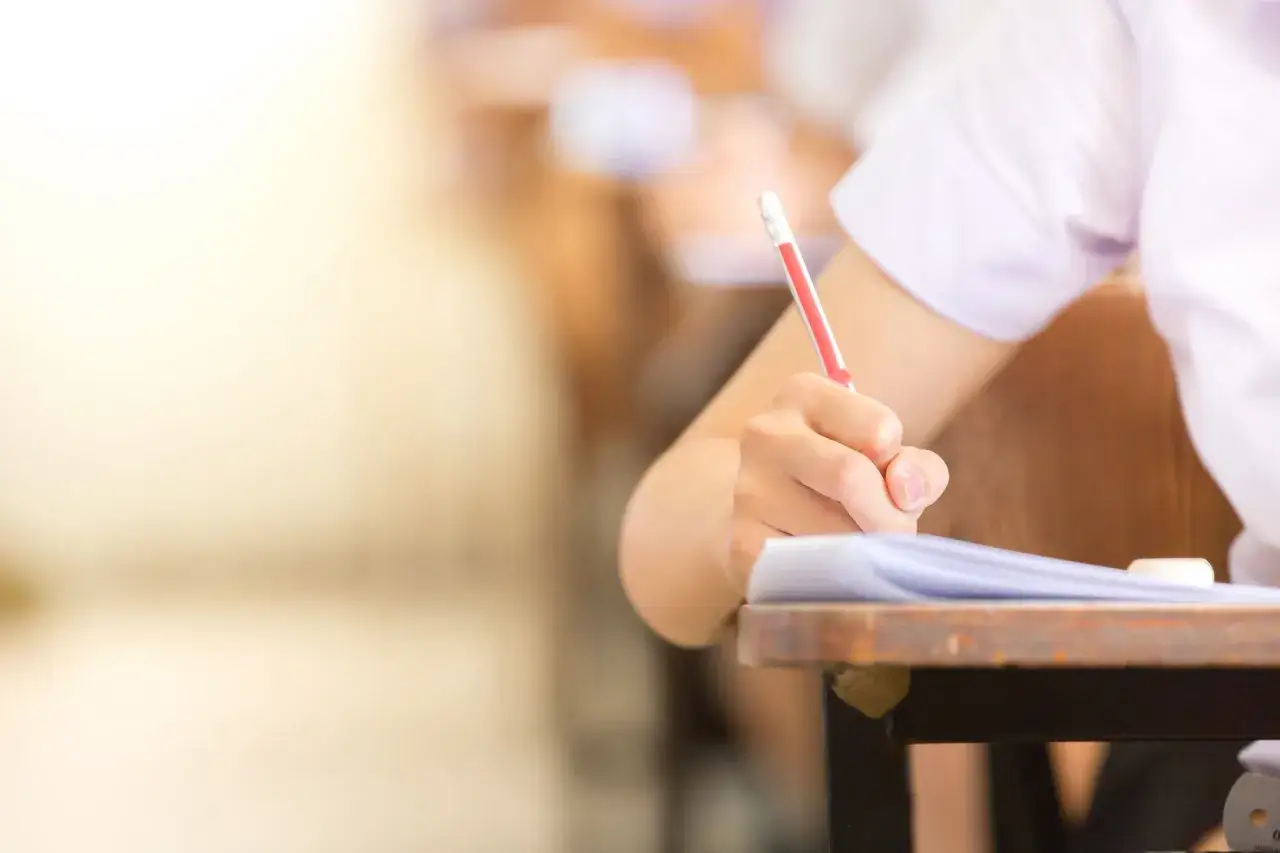 Zdjęcie Jak się pisze wypracowanie? 8 skutecznych kroków do idealnego tekstu